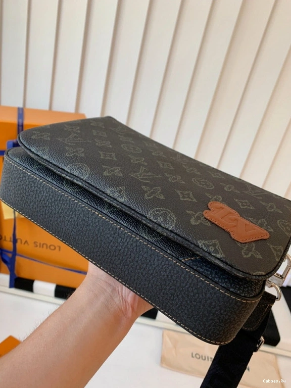 TRIO VUITTON MESSENGER LOUIS 0121